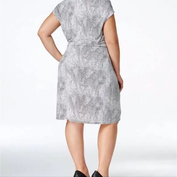 Michael Kors Serpent Print Faux-Wrap Dress with Side Buckle, Size 1X - Picture 4 of 13